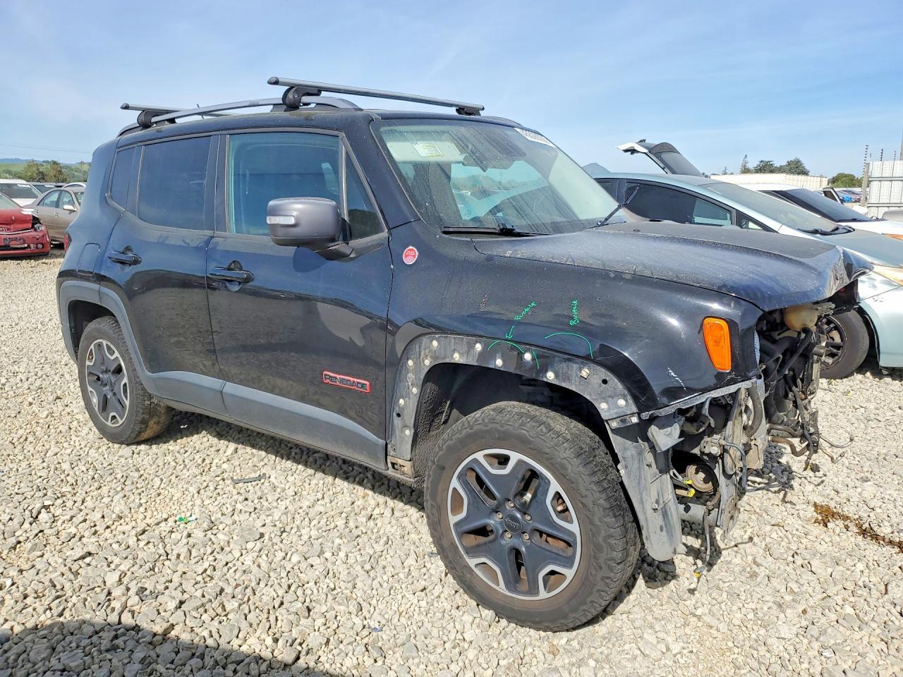 2015 Jeep Renegade Trailhawk - zdjęcie 4