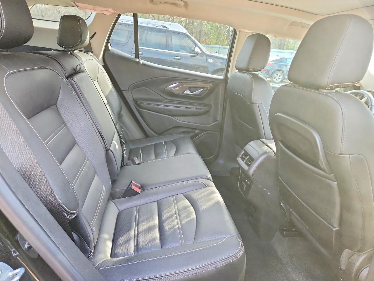 2022 GMC Terrain Denali - zdjęcie 11