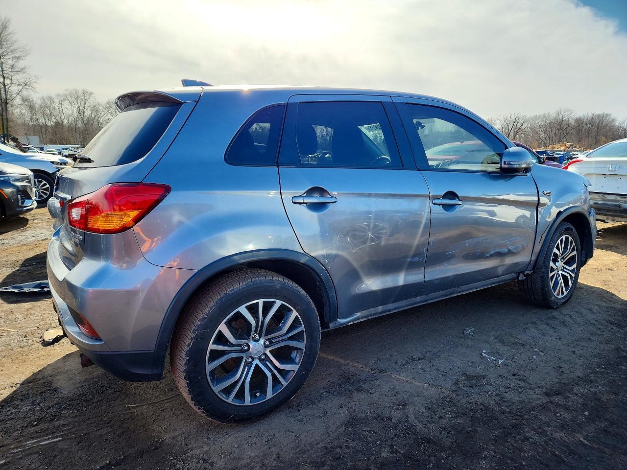 2018 Mitsubishi Outlander Sport Es - zdjęcie 3
