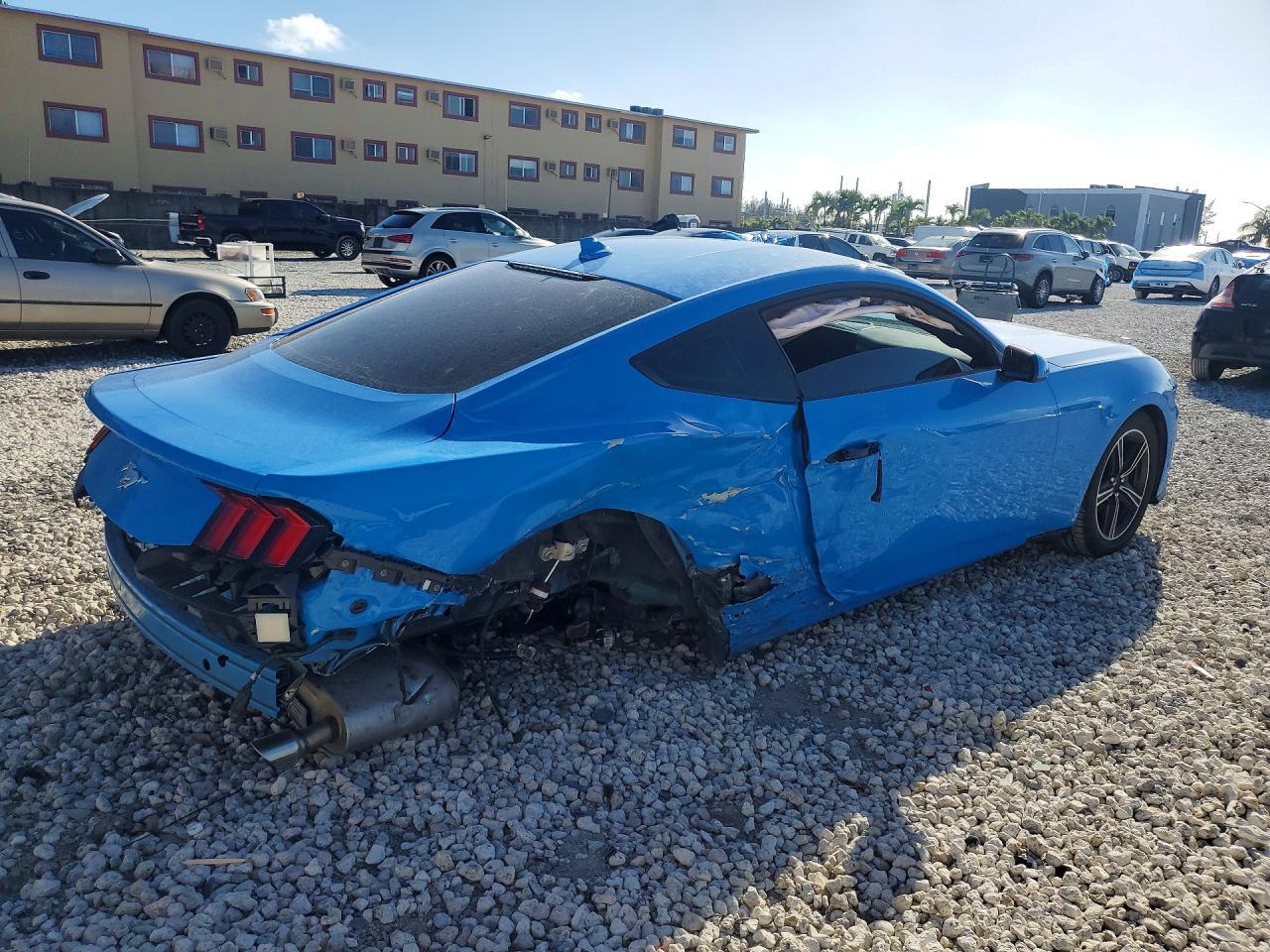 2025 Ford Mustang - zdjęcie 3