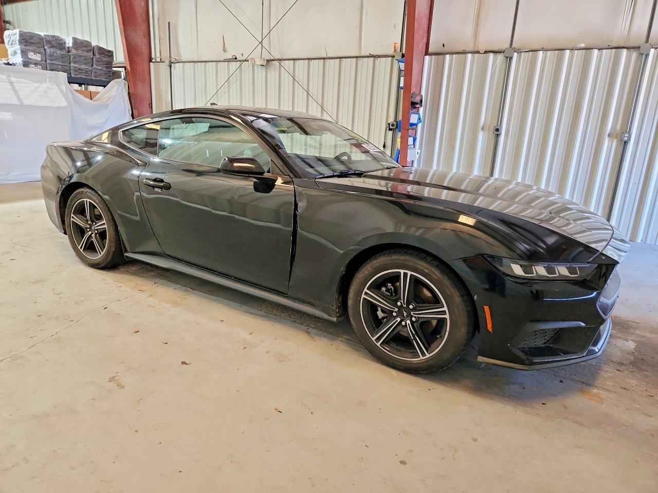 2024 Ford Mustang - zdjęcie 4