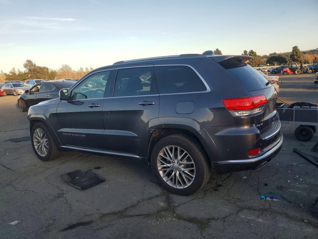 2017 Jeep Grand Cherokee Summit - zdjęcie 2