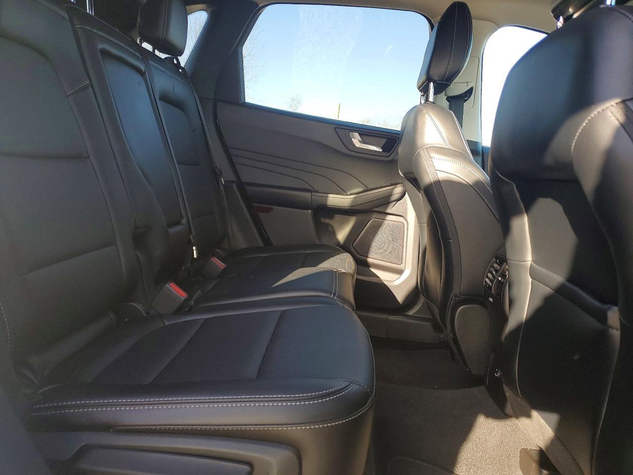 2022 Ford Escape Titanium - zdjęcie 11