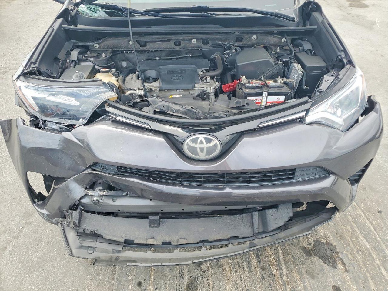 2018 Toyota Rav4 Le - zdjęcie 12