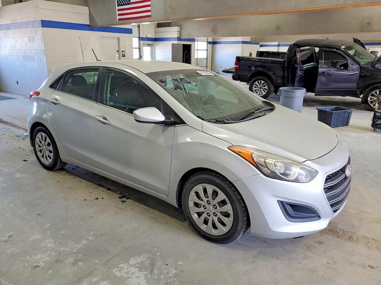 2017 Hyundai Elantra Gt Base - zdjęcie 4