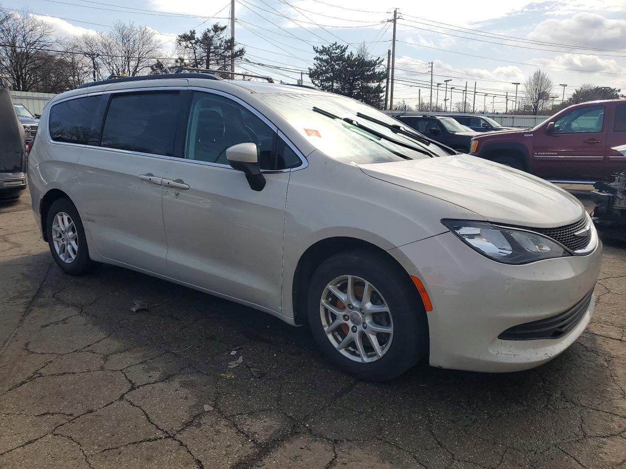 2019 Chrysler Pacifica Touring - zdjęcie 4
