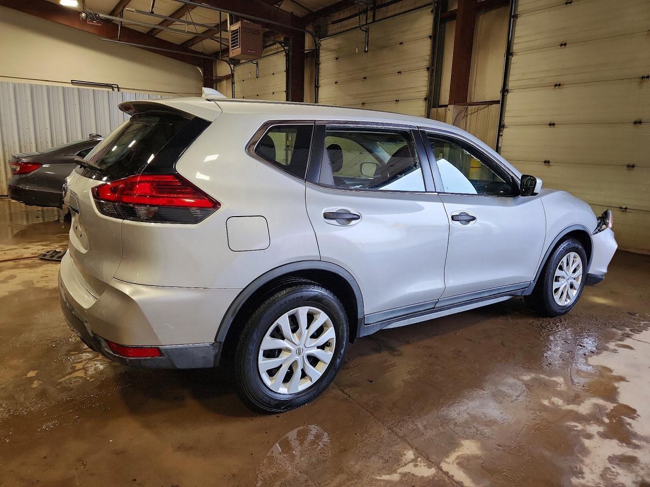 2017 Nissan Rogue S - zdjęcie 3