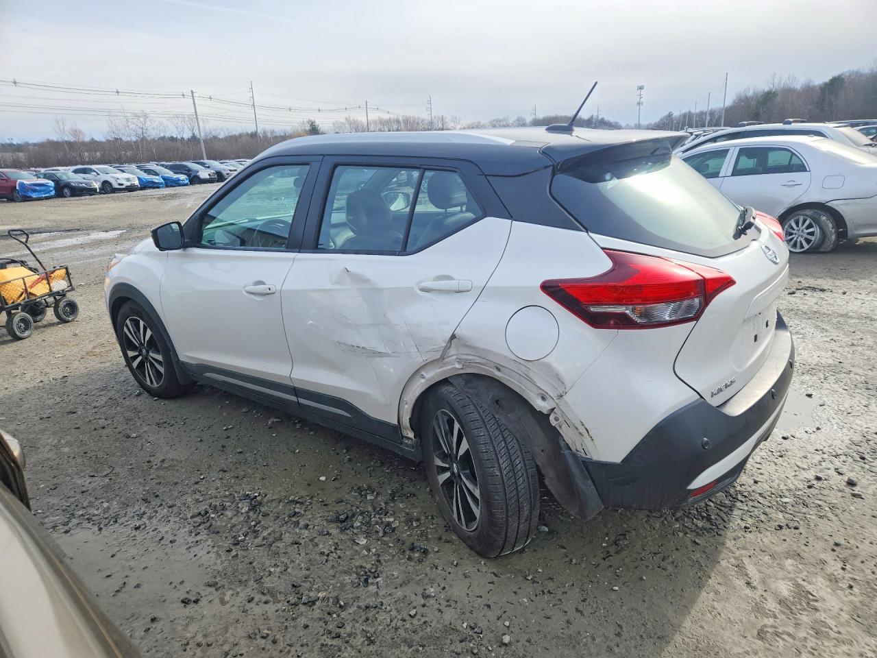 2020 Nissan Kicks Sr - zdjęcie 2