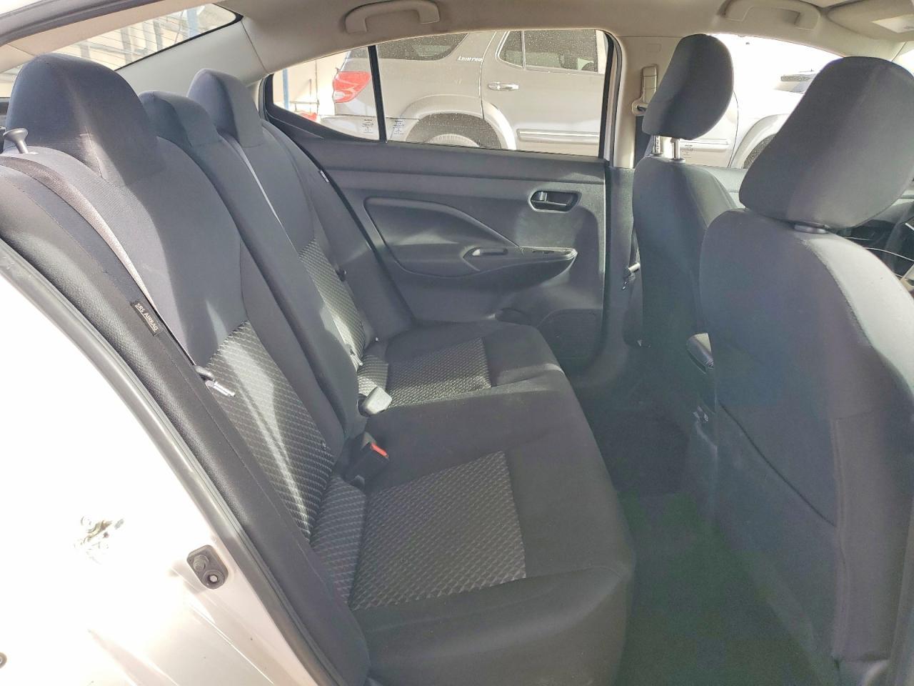 2020 Nissan Versa S - zdjęcie 10