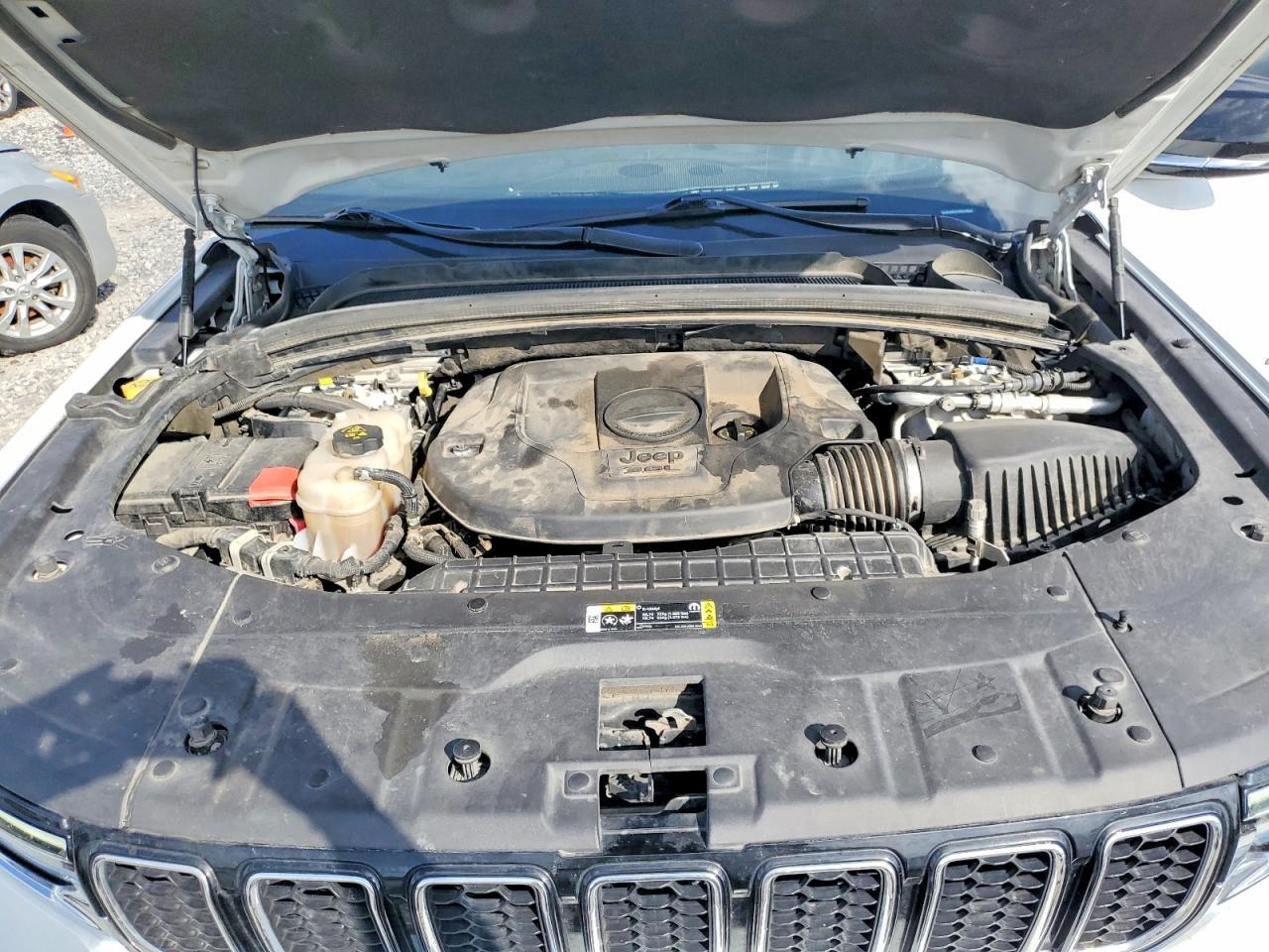 2022 Jeep Grand Cherokee Overland - zdjęcie 12