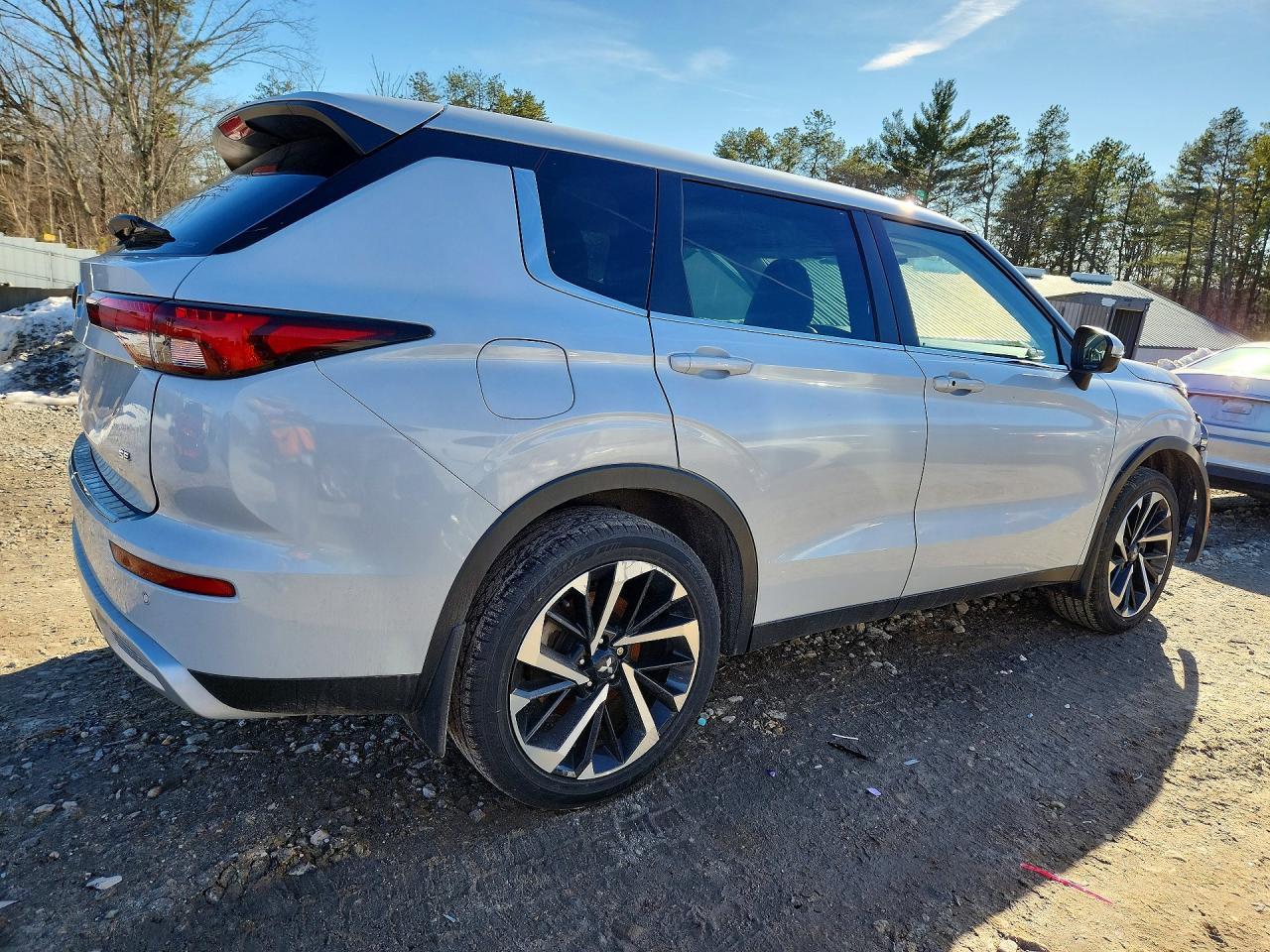 2022 Mitsubishi Outlander Se - zdjęcie 3