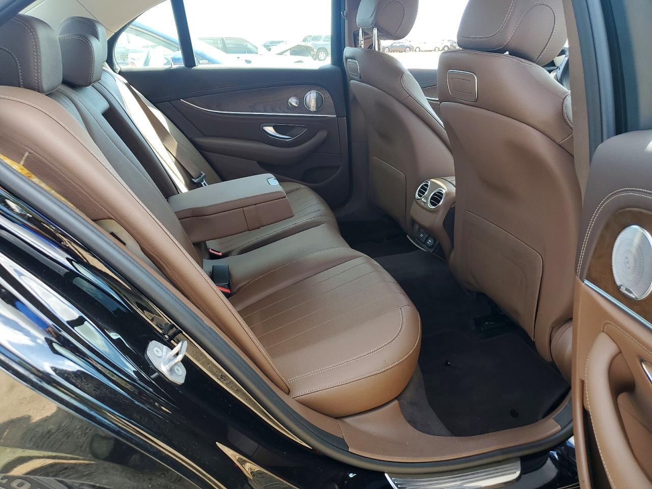 2018 Mercedes-Benz E 300 4Matic - zdjęcie 10