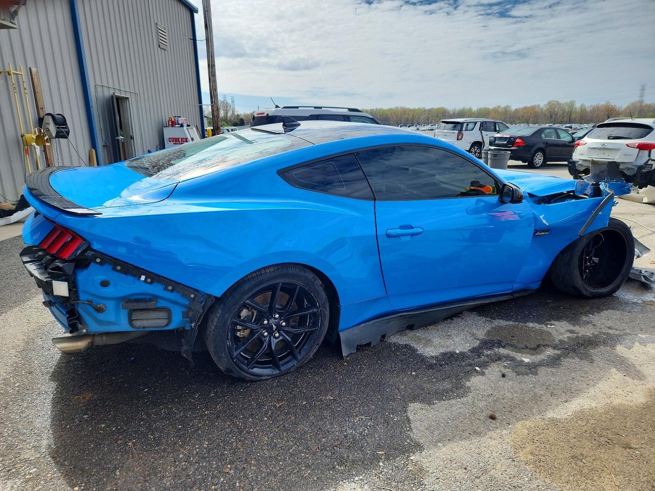 Ford Mustang - zdjęcie 3