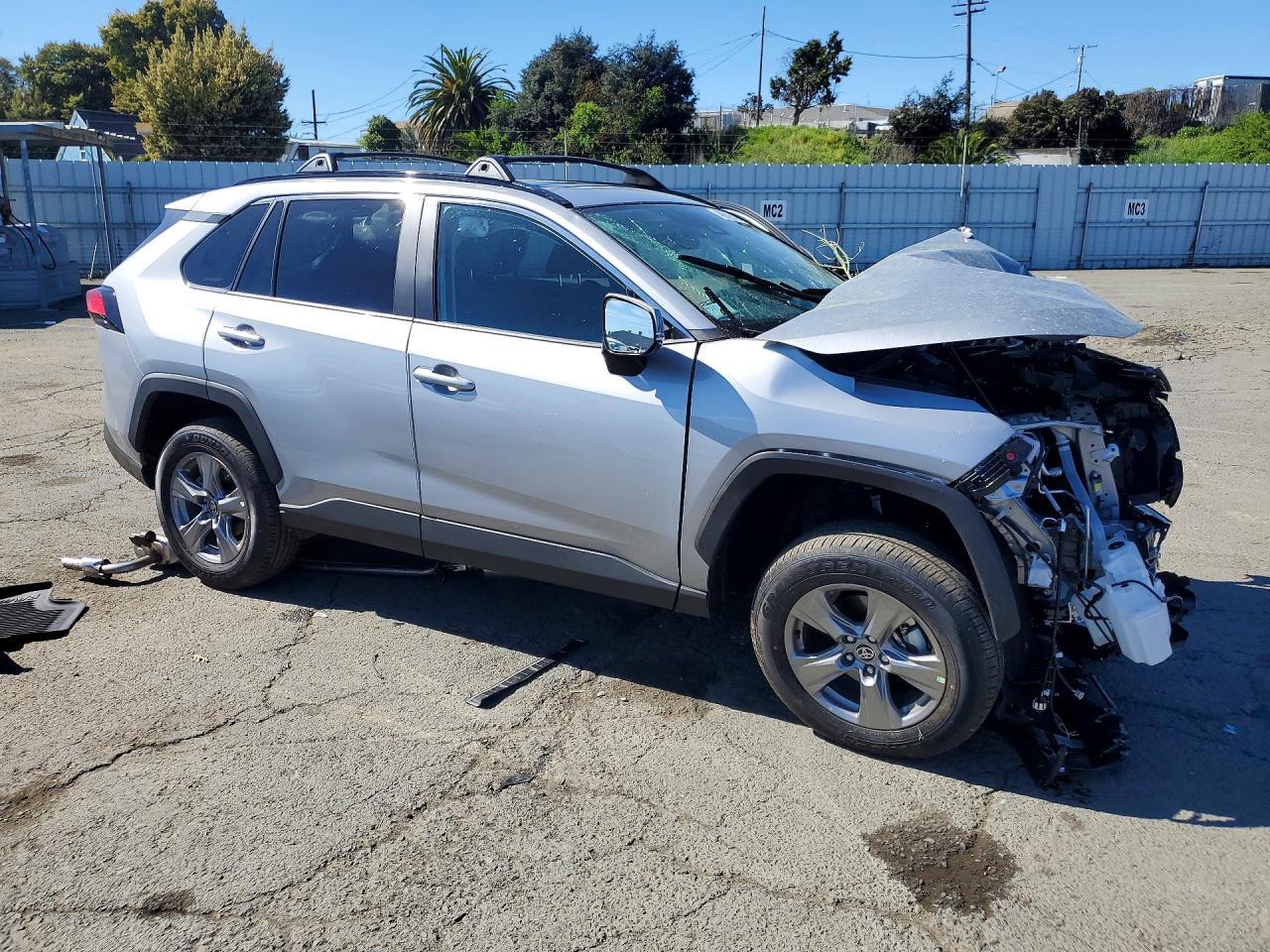 2025 Toyota Rav4 Xle - zdjęcie 4