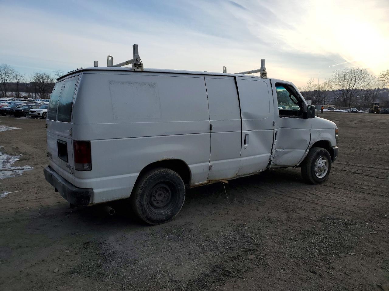 2014 Ford Econoline E150 Van - zdjęcie 3