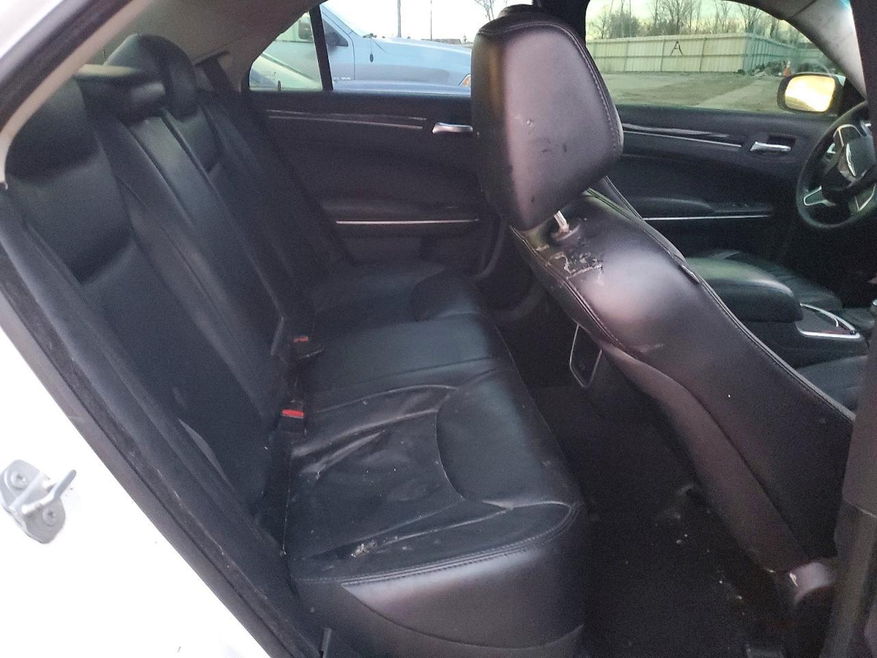 2015 Chrysler 300 Limited - zdjęcie 10