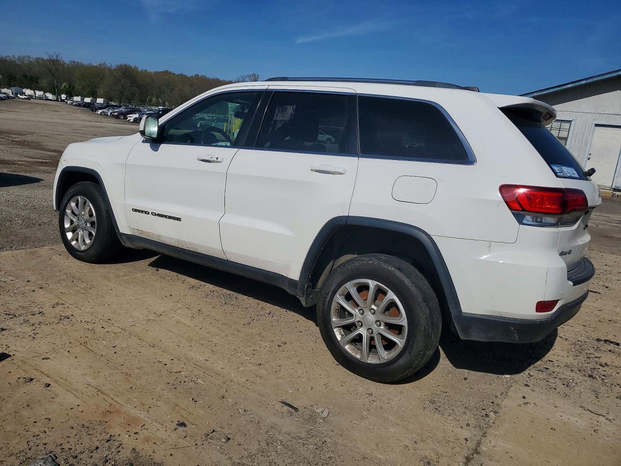 2021 Jeep Grand Cherokee Laredo - zdjęcie 2