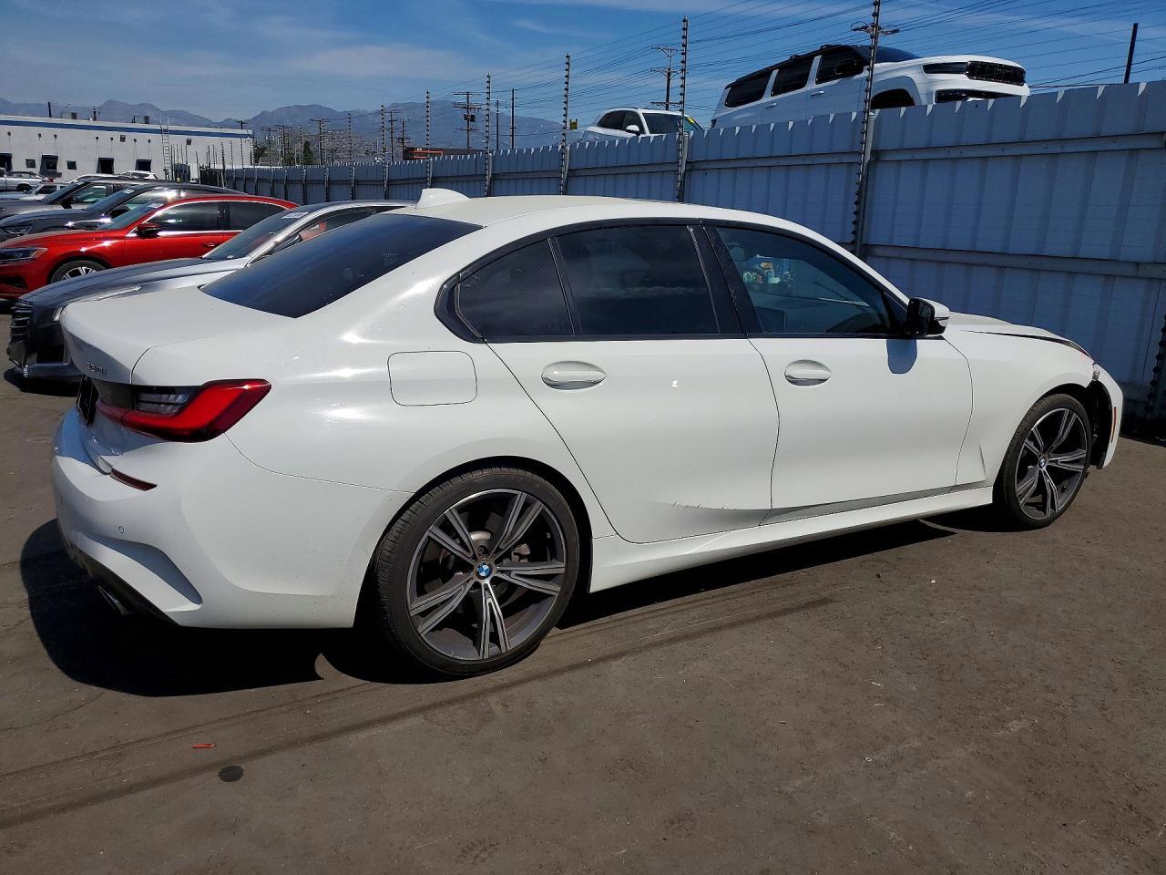 2021 BMW 330I - zdjęcie 3