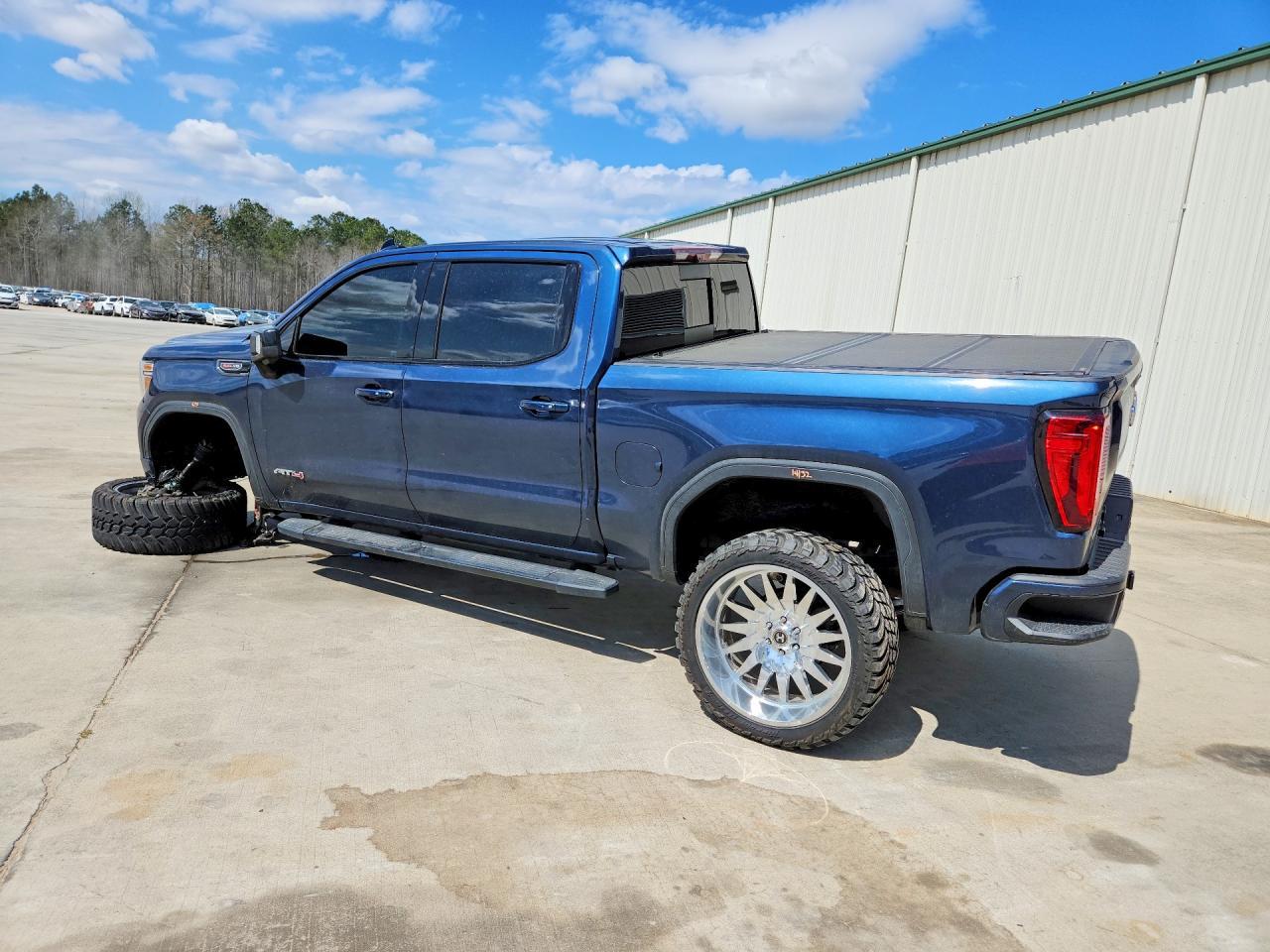 2020 GMC Sierra - zdjęcie 2