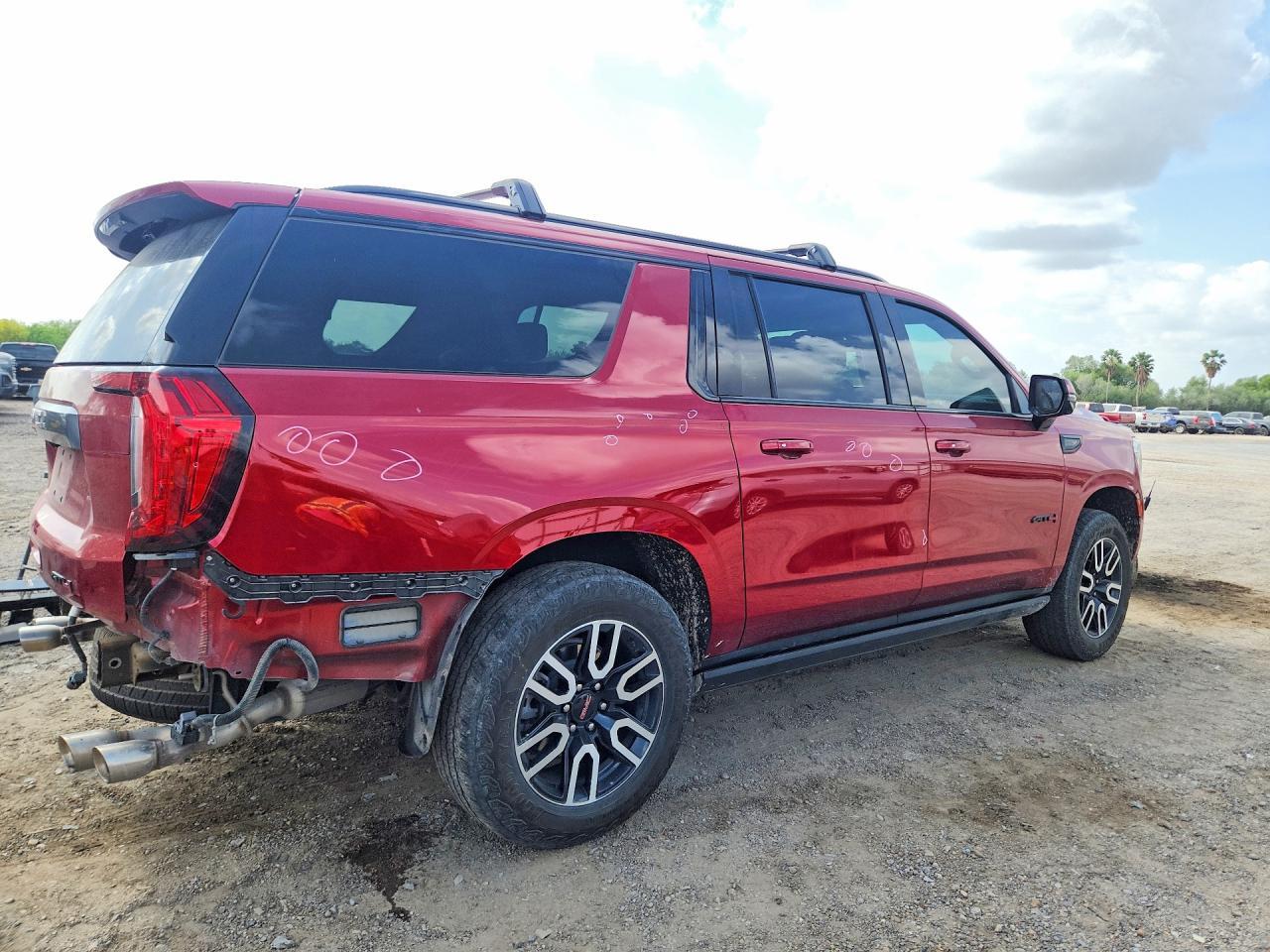 2024 GMC Yukon Xl K1500 At4 - zdjęcie 3