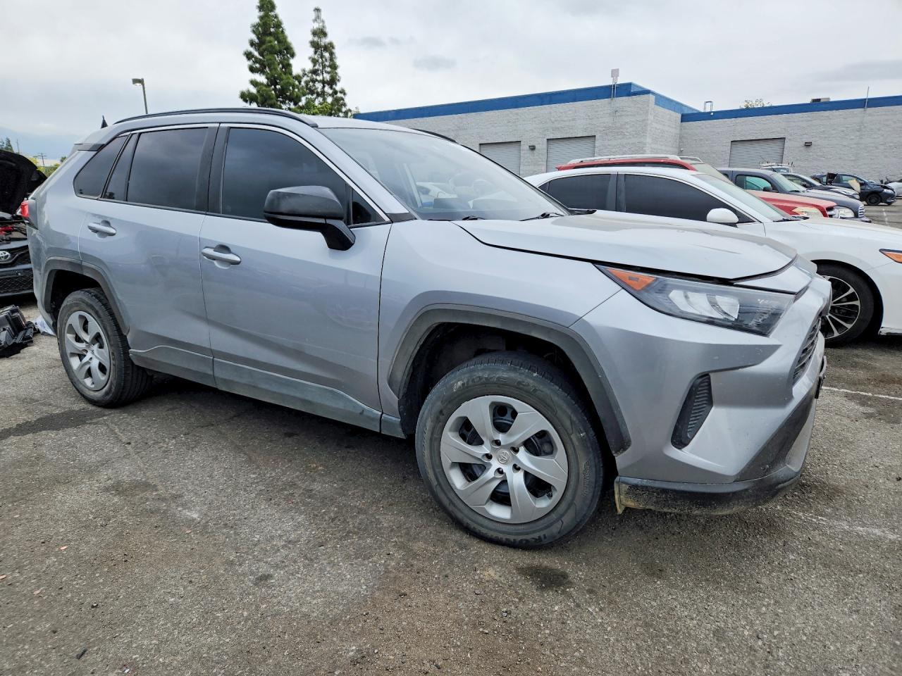 2019 Toyota Rav4 Le - zdjęcie 4