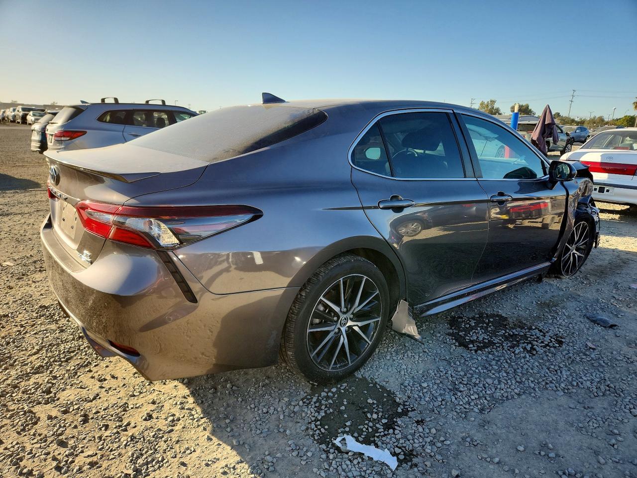 2023 Toyota Camry Hybrid Se - zdjęcie 3