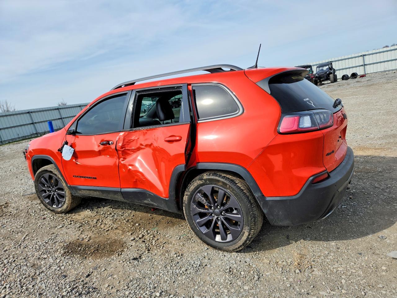 2021 Jeep Cherokee Latitude Lux - zdjęcie 2