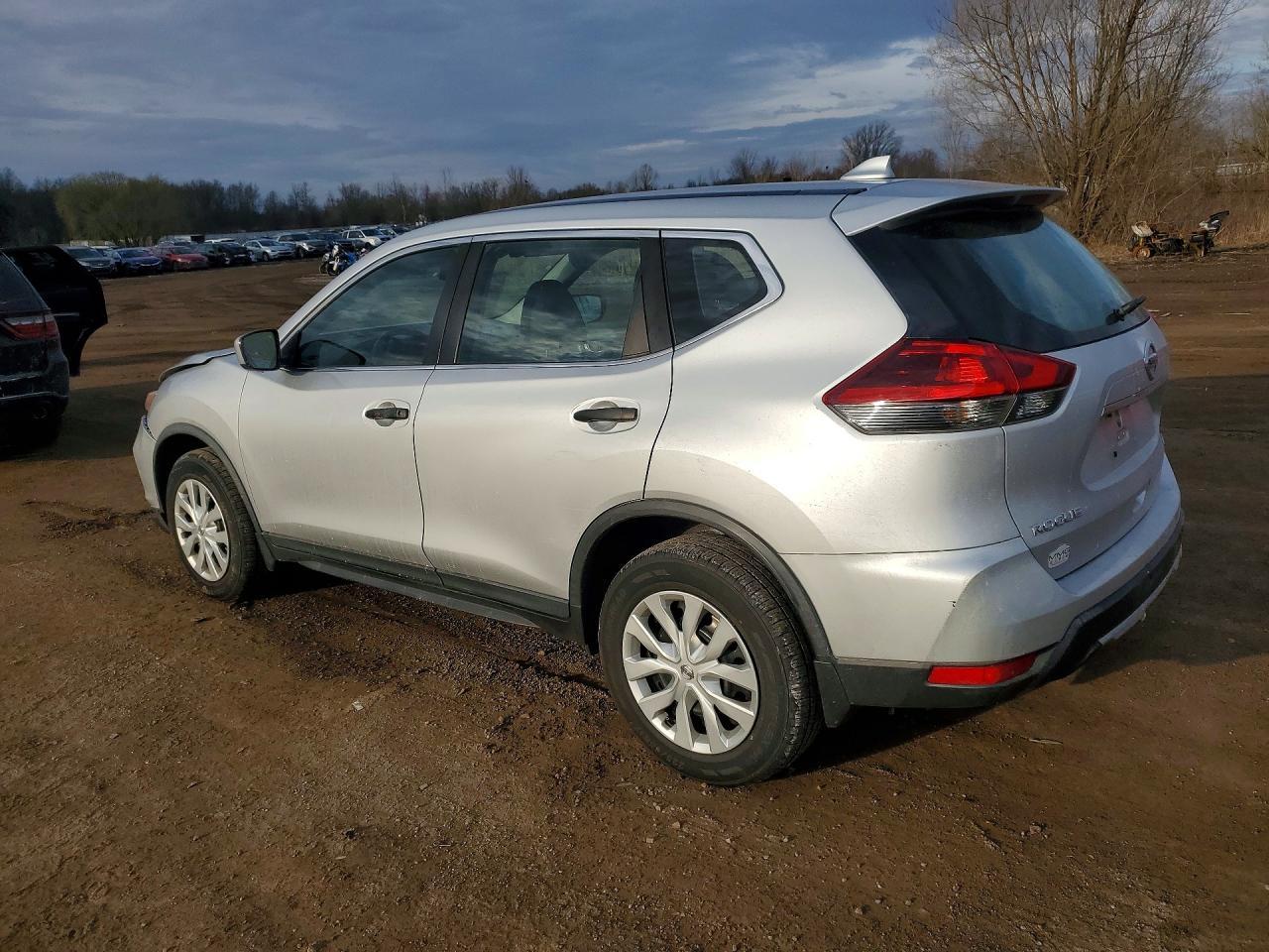 Nissan Rogue - zdjęcie 2