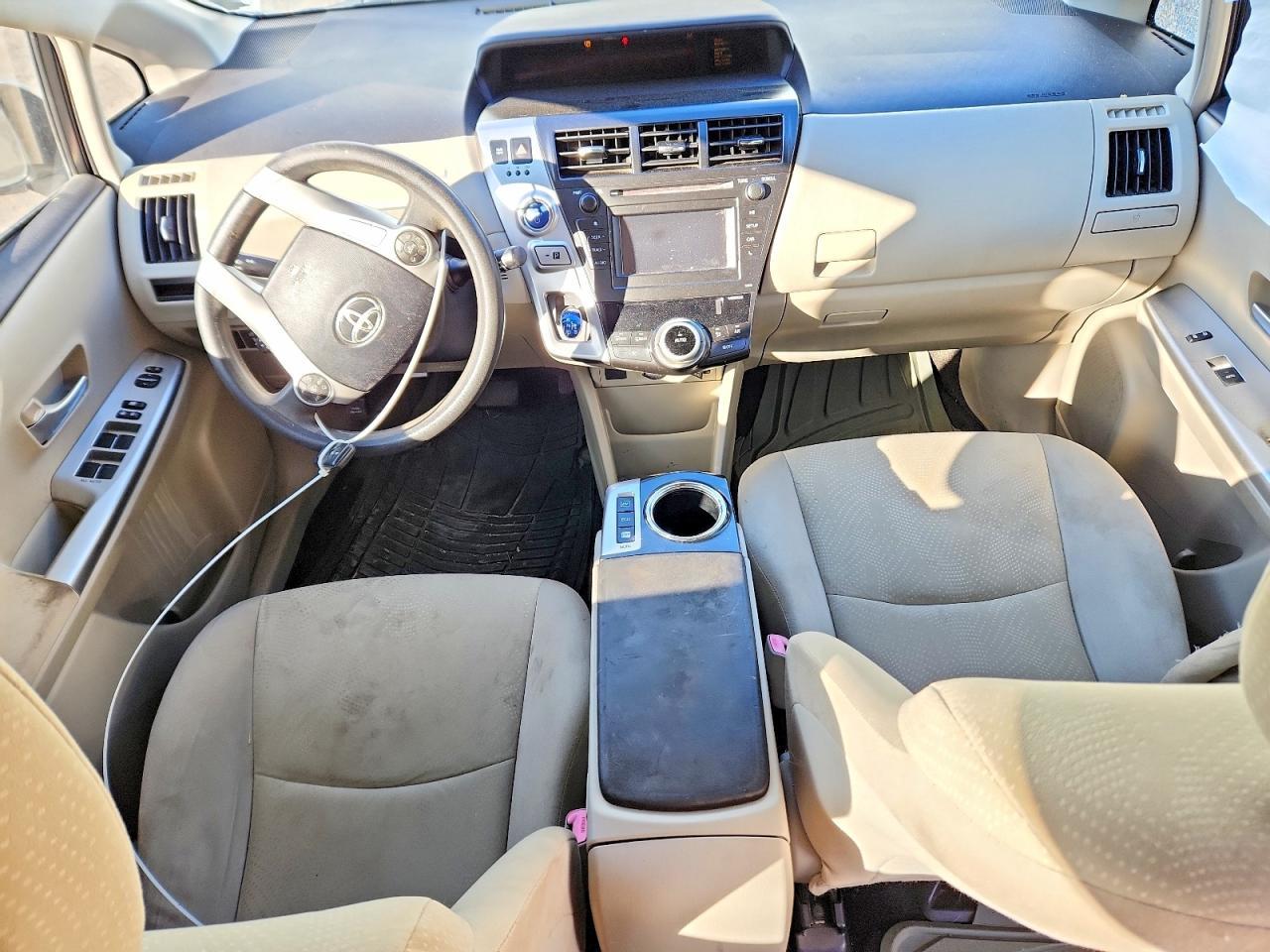 2013 Toyota Prius V Two - zdjęcie 8