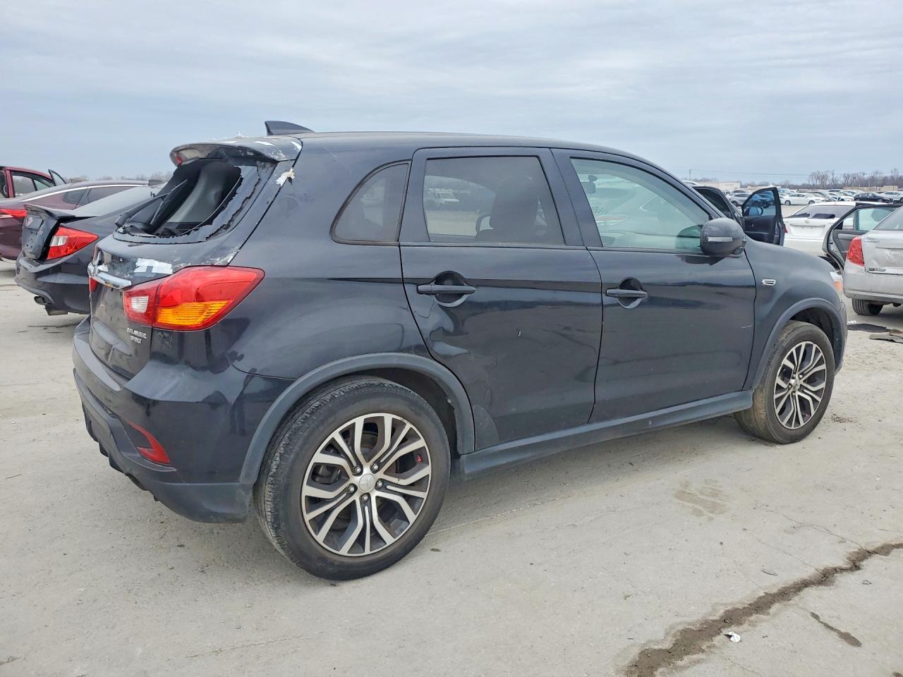 2019 Mitsubishi Outlander Sport Es - zdjęcie 3