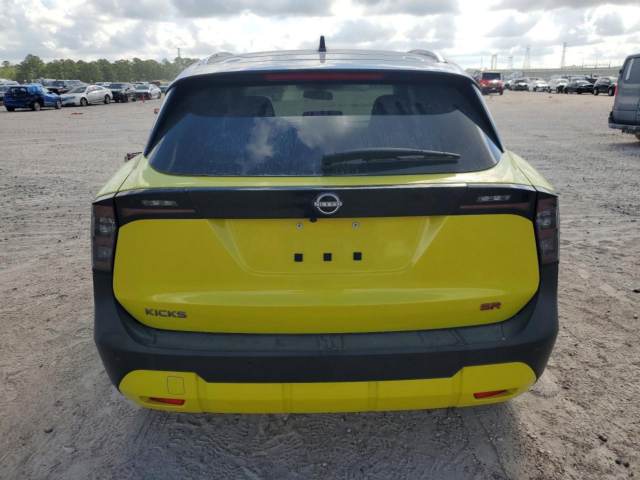 2025 Nissan Kicks S - zdjęcie 6