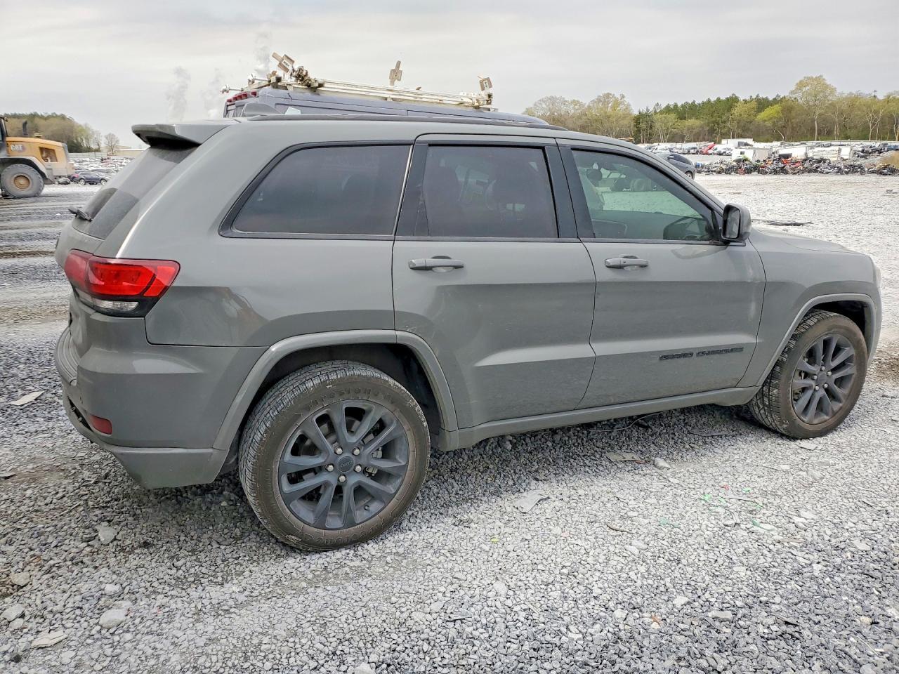 2021 Jeep Grand Cherokee Laredo - zdjęcie 3