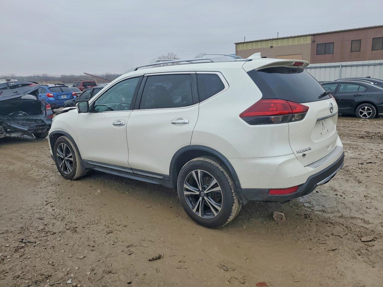 2018 Nissan Rogue S - zdjęcie 2