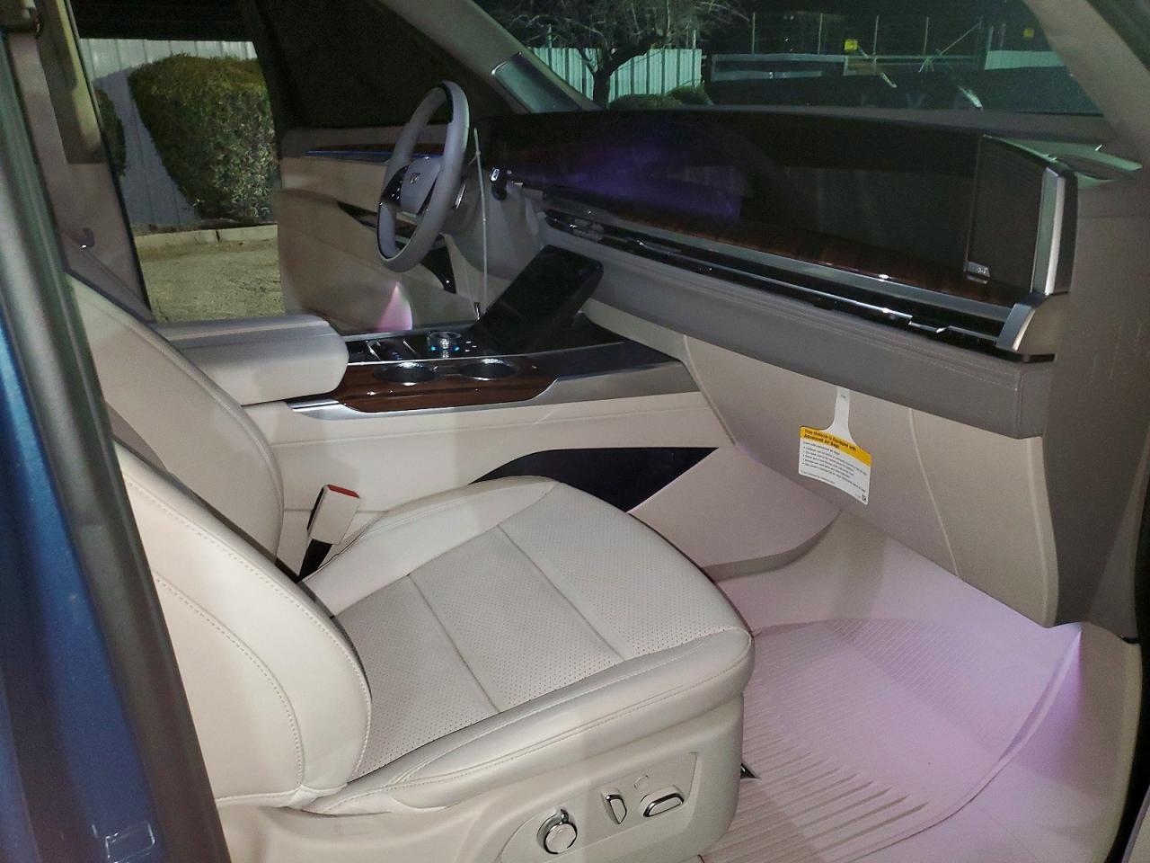 2026 Cadillac Escalade Sport Platinum - zdjęcie 13