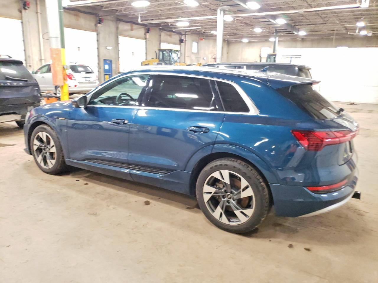 2022 Audi E-Tron Premium Plus - zdjęcie 2