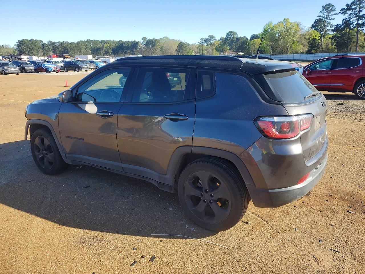 2019 Jeep Compass Latitude - zdjęcie 2