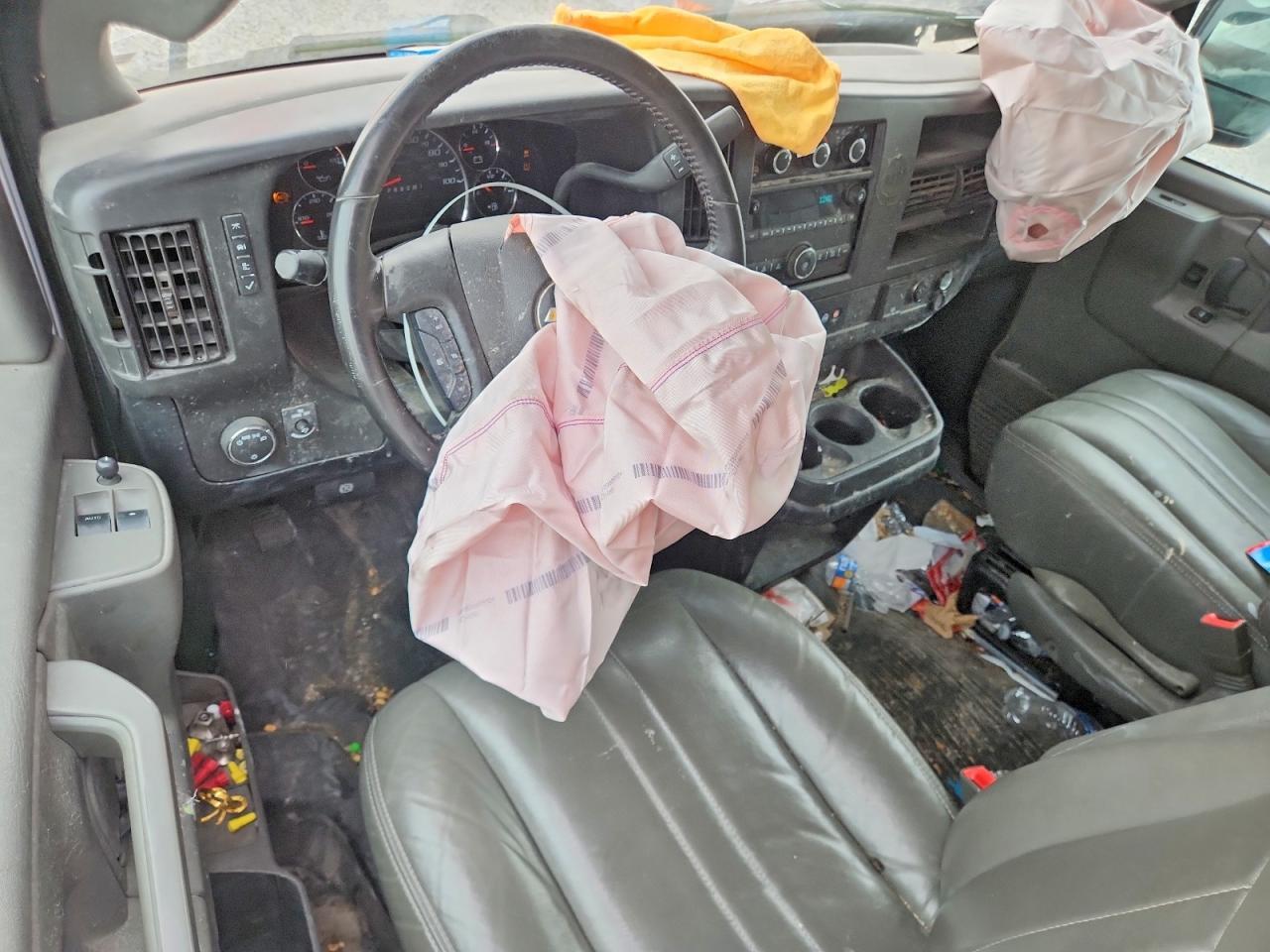 2022 Chevrolet Express G3500 - zdjęcie 8