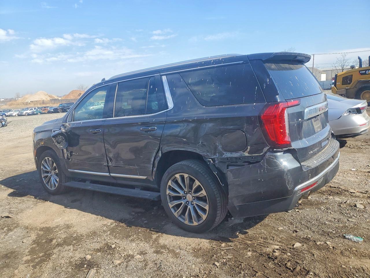 2021 GMC Yukon Denali - zdjęcie 2