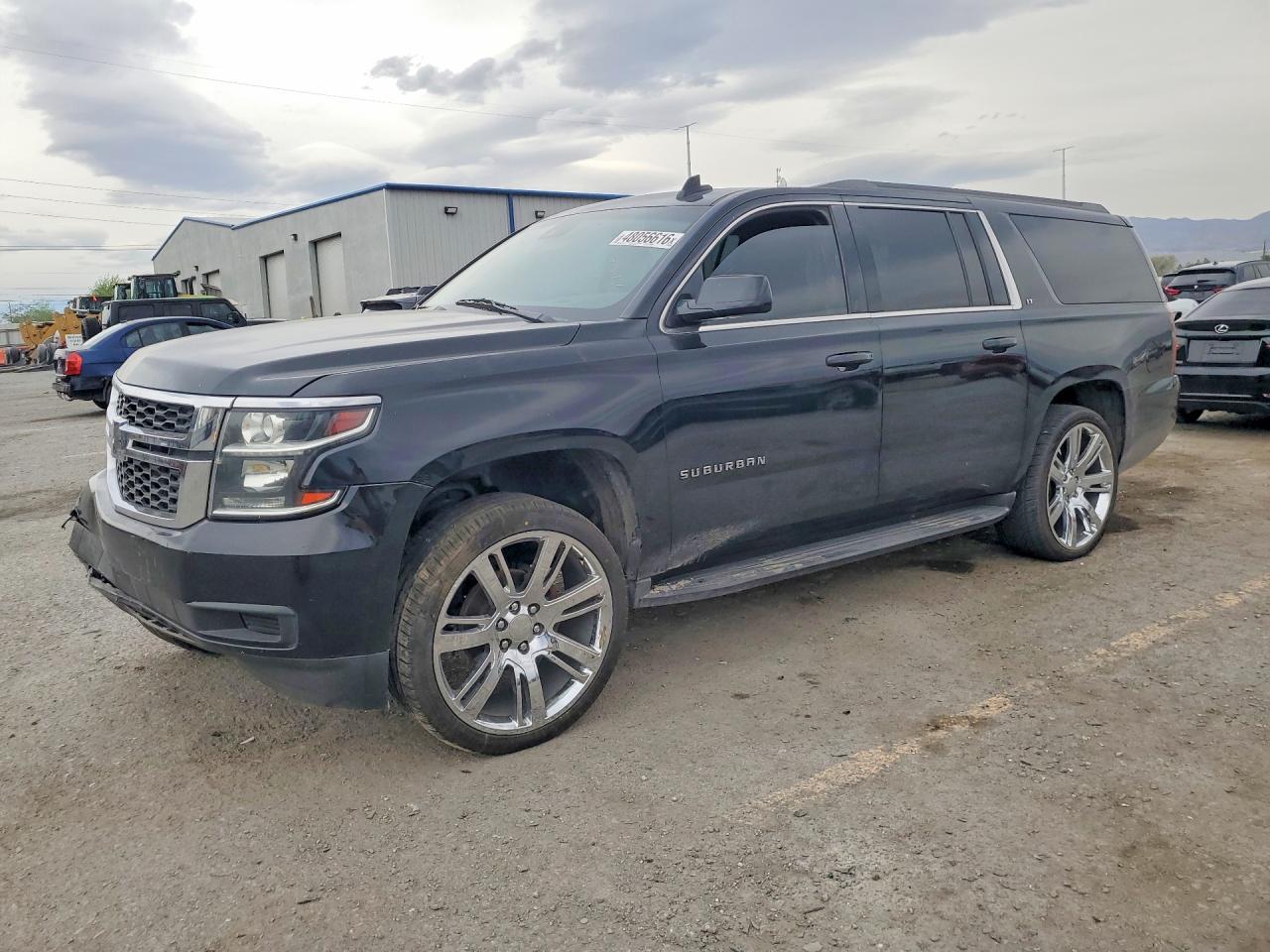 2018 Chevrolet Suburban C1500 Lt - zdjęcie główne