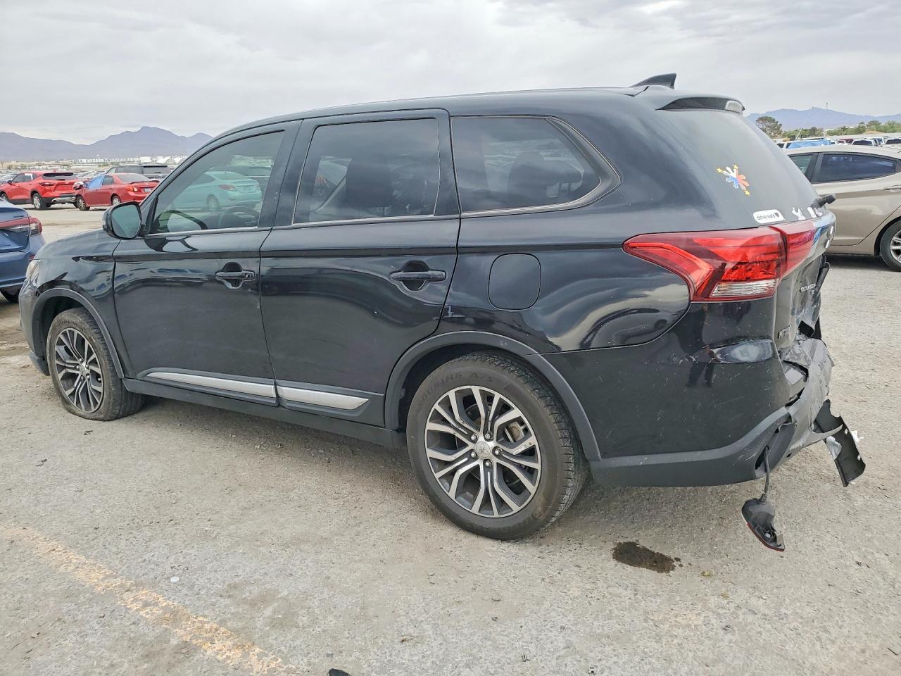 2017 Mitsubishi Outlander Se - zdjęcie 2