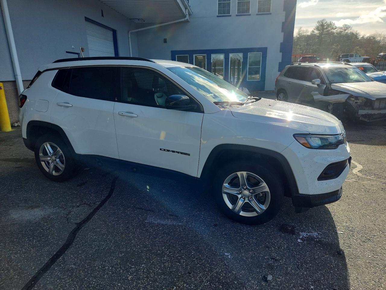 2023 Jeep Compass Latitude - zdjęcie 4