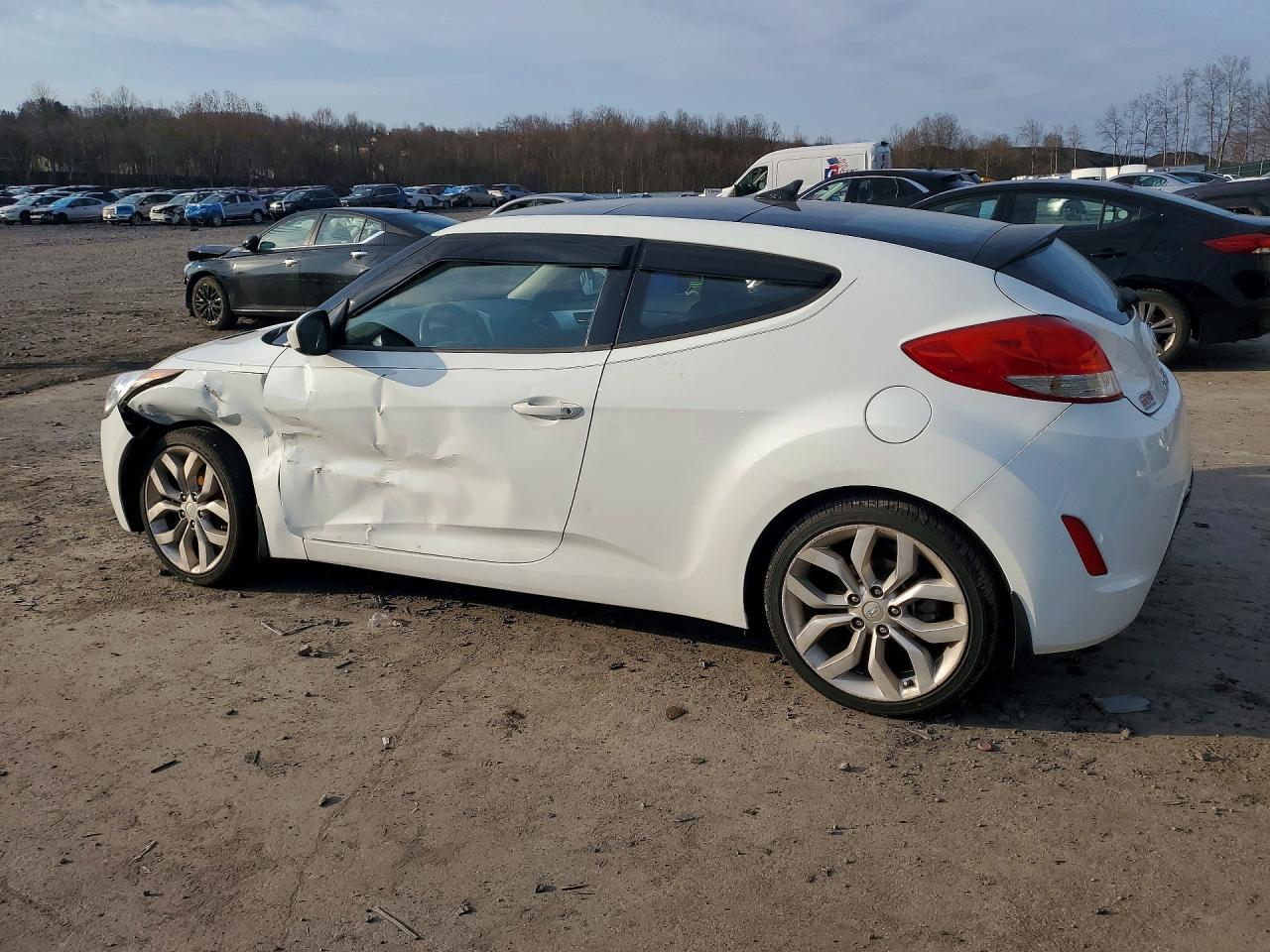 2013 Hyundai Veloster Base - zdjęcie 2