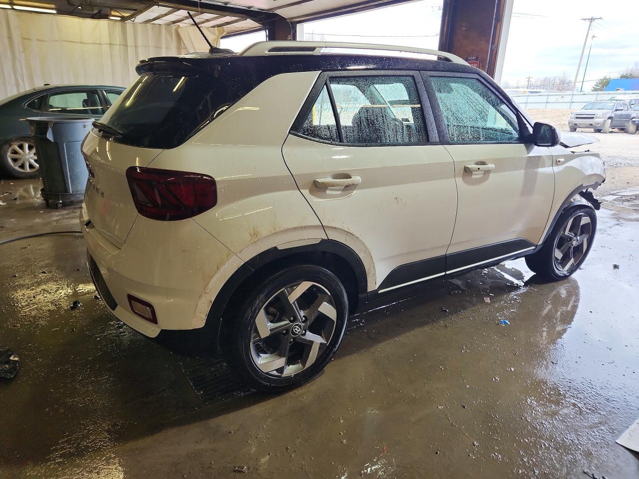 2024 Hyundai Venue Limited - zdjęcie 3