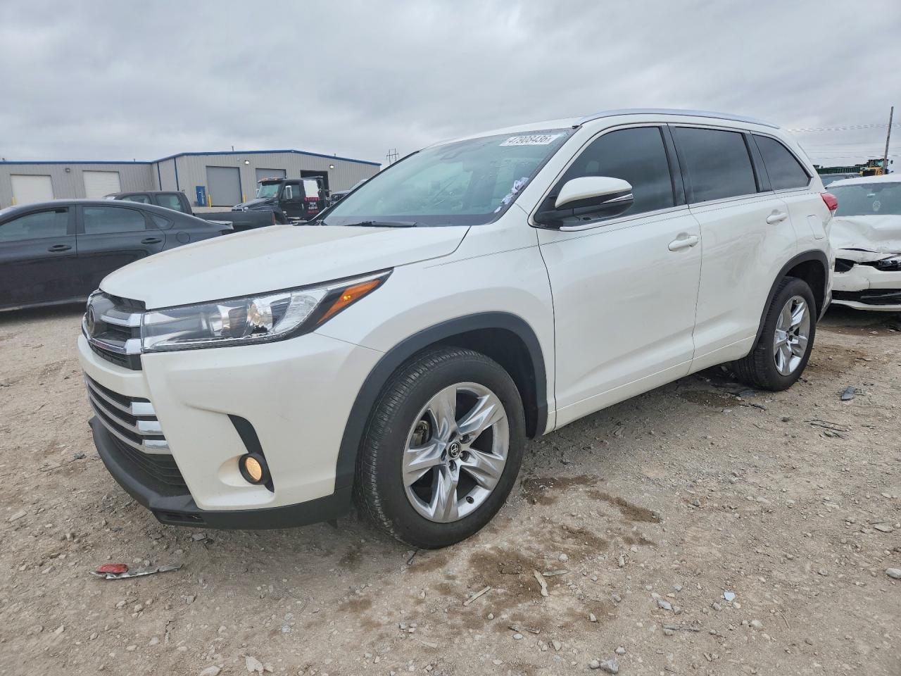 2017 Toyota Highlander Limited - zdjęcie główne