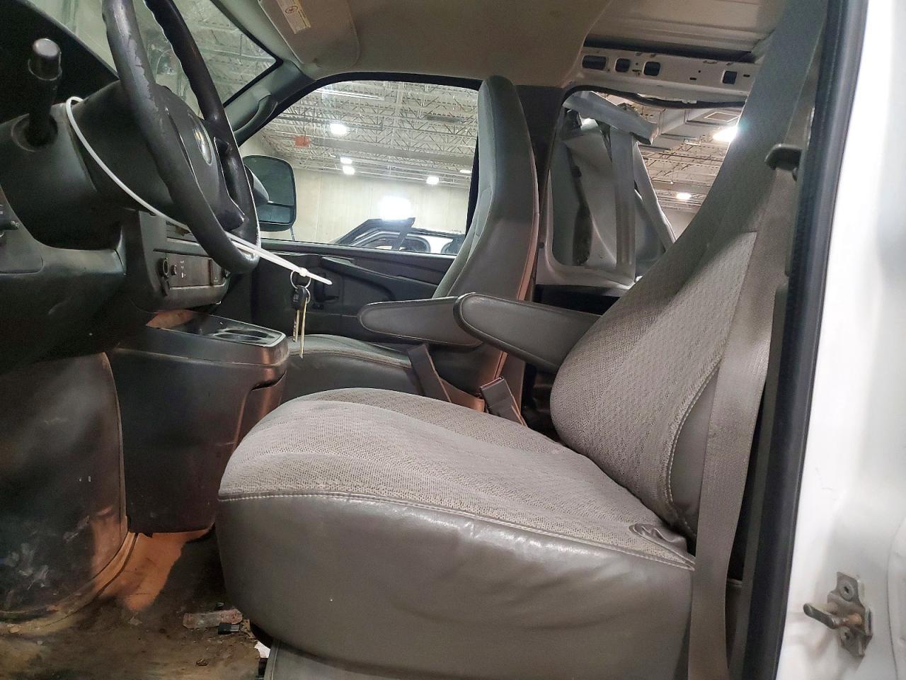 2015 Chev Express G2500 - zdjęcie 7