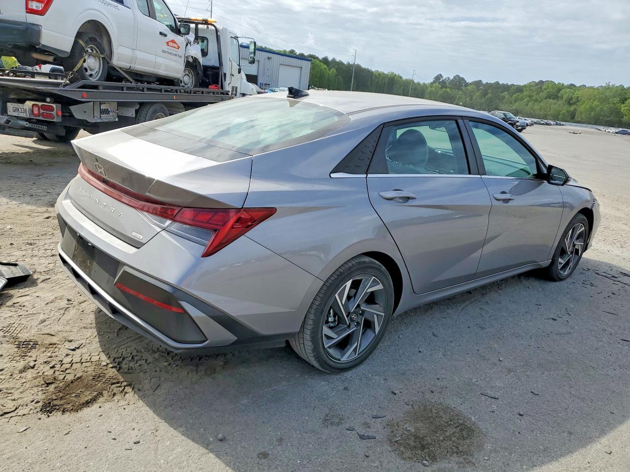 2026 Hyundai Elantra Hybrid Limited - zdjęcie 3