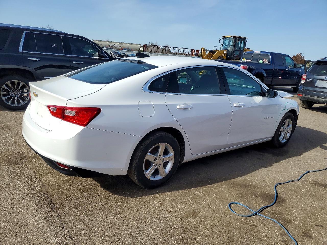 2022 Chevrolet Malibu Ls - zdjęcie 3