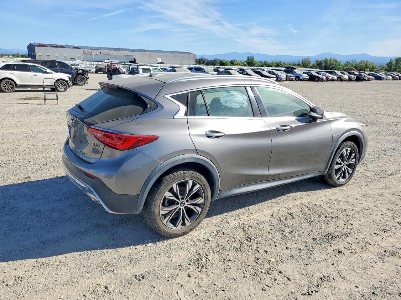 2017 Infiniti Qx30 Luxury - zdjęcie 3