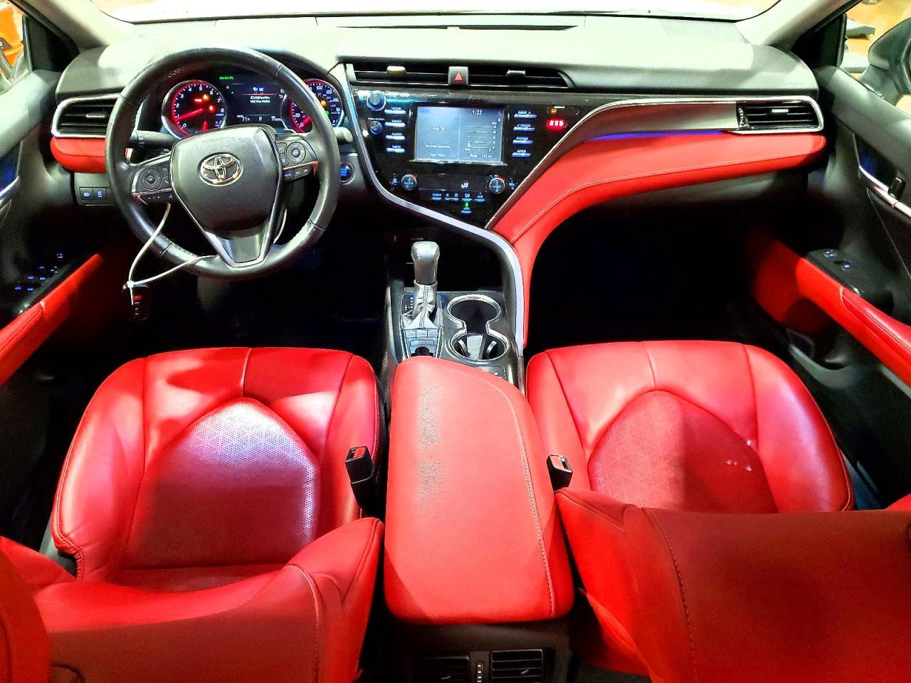 2018 Toyota Camry Xse - zdjęcie 8