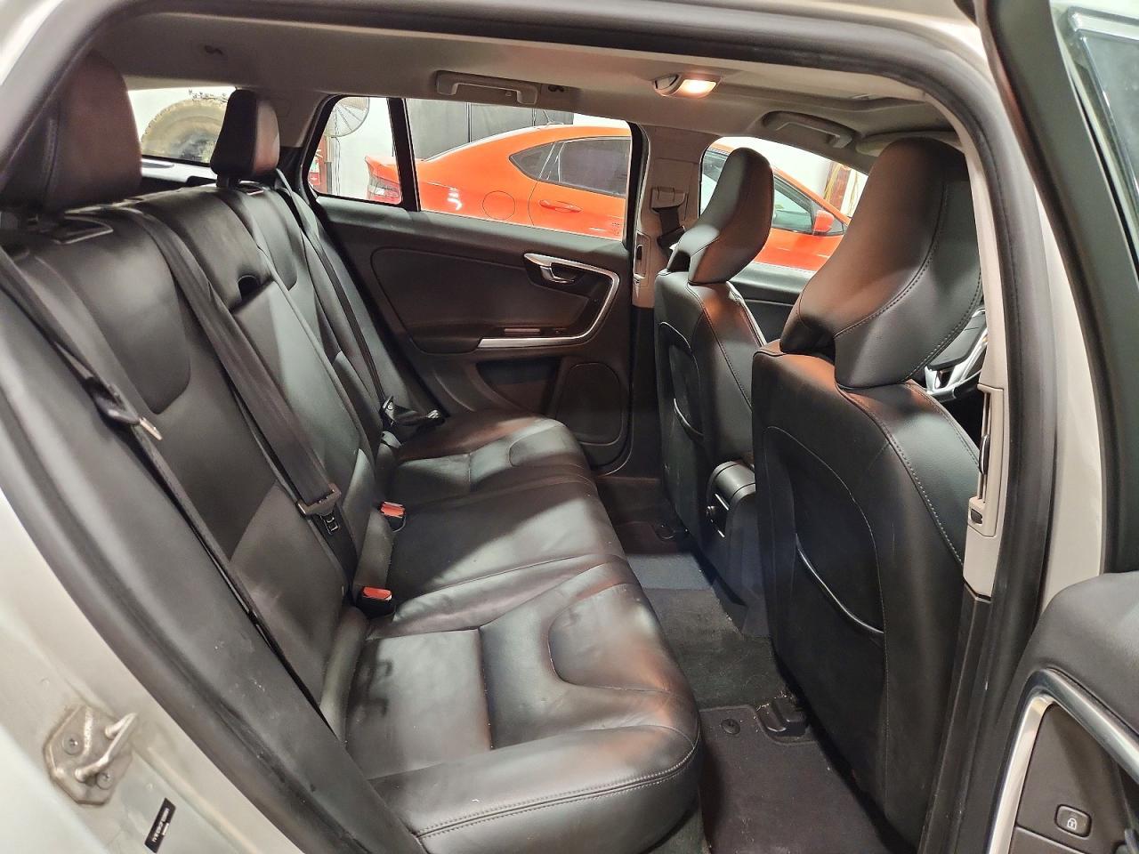 2015 Volvo V60 Premier - zdjęcie 11